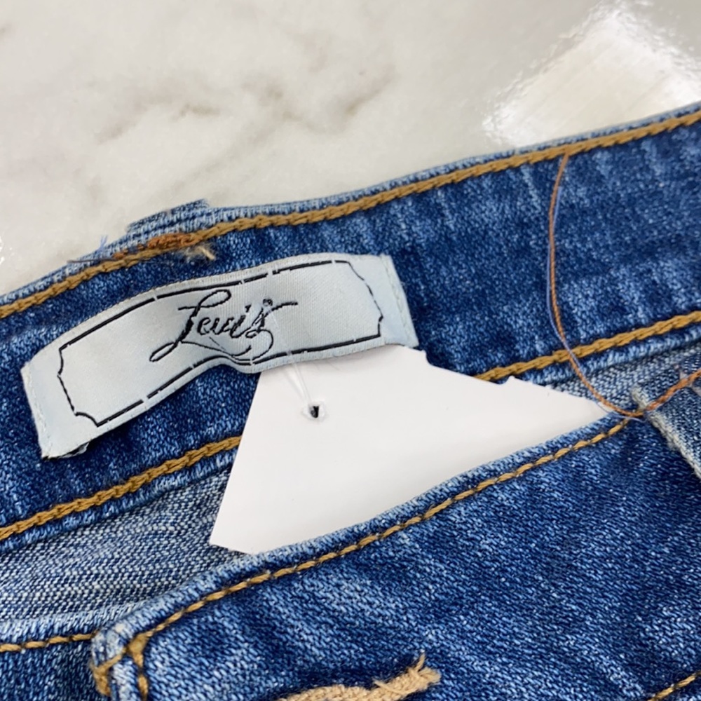 Levi’s - Picture 2 of 4